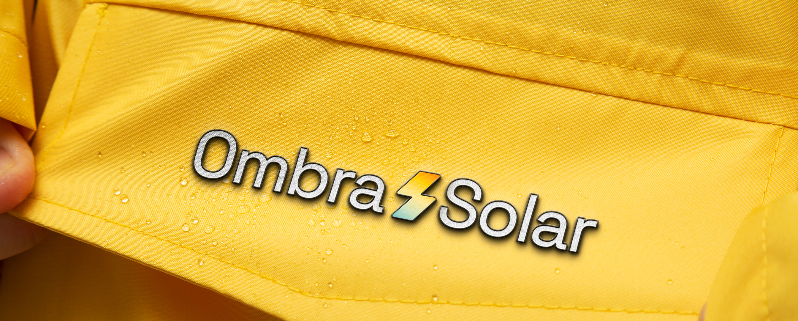 Ombra Solar — polo brodé aux couleurs de la marque