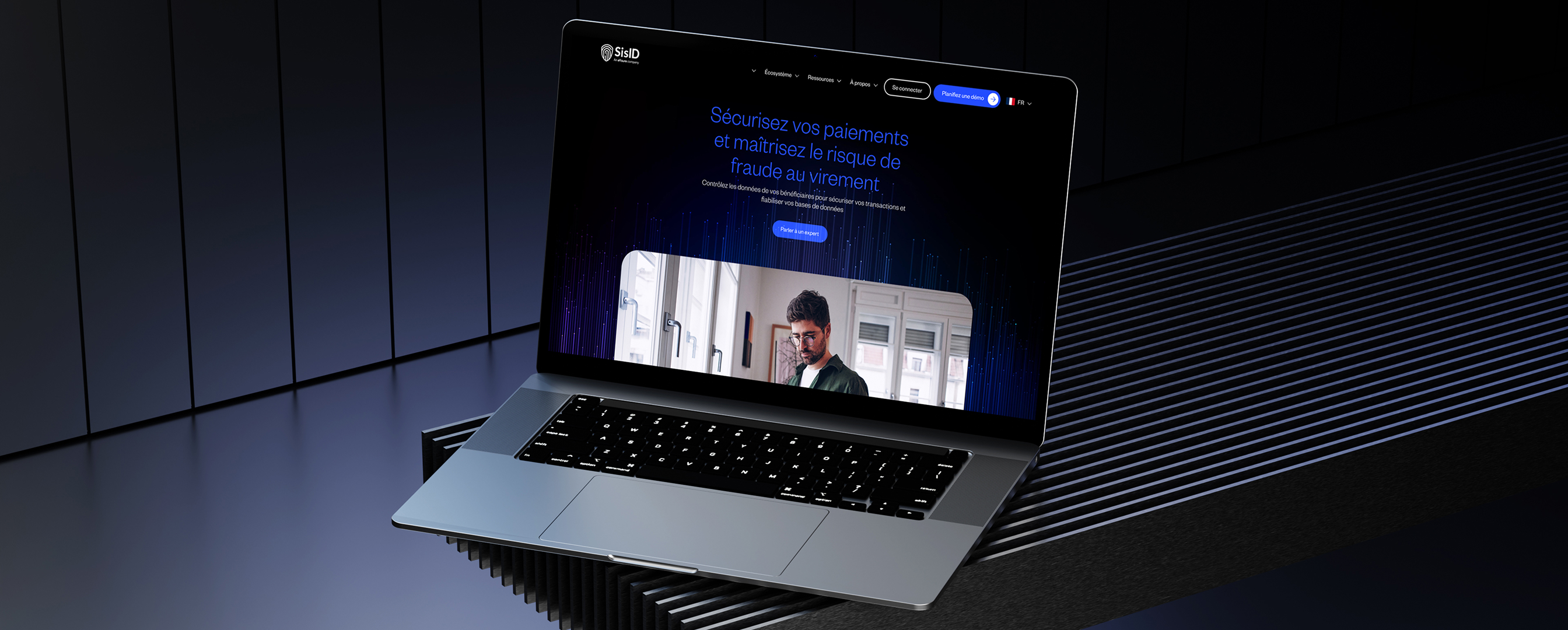 Sis ID — mockup laptop dark